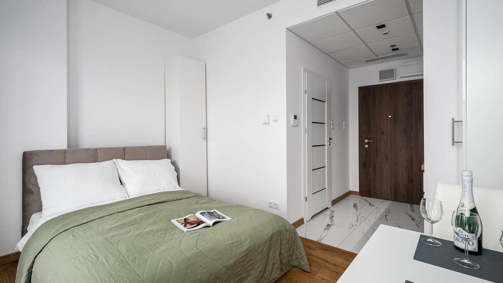 Apartamenty 24H Kasprzaka وارسو 0*,  بولندا